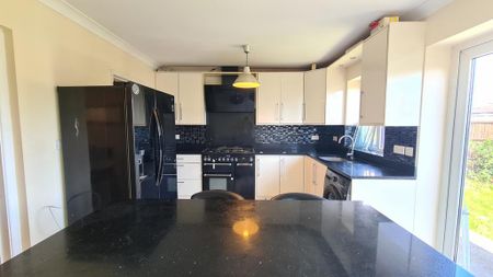 3 bedroom semi-detached house to rent - Photo 4
