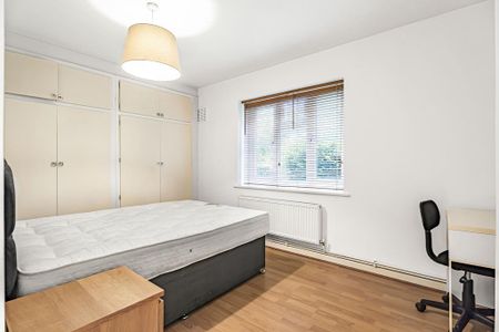 3 bedroom flat to rent - Photo 4