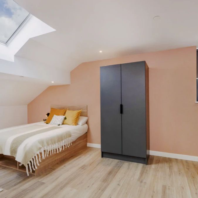 Skylight Plus Studio - Photo 1