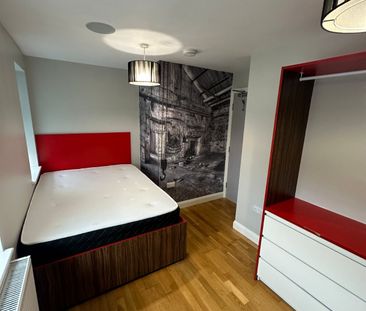 28 Newsome Road, Huddersfield, HD4 - Photo 3