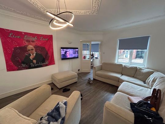 Rolleston Drive Lenton, Nottingham - Photo 1