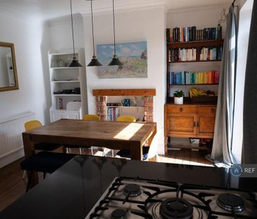 3 bedroom semi-detached house to rent - Photo 3