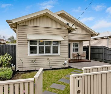 Timeless charm in the heart of Newport - Photo 4