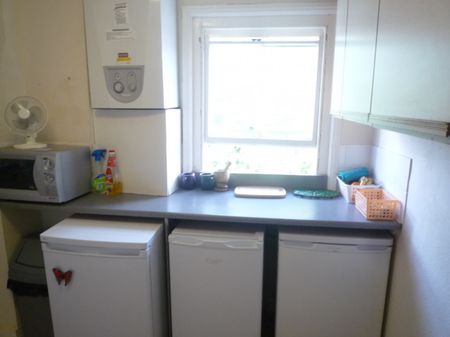 1 bed Apartment - To Let - Photo 5