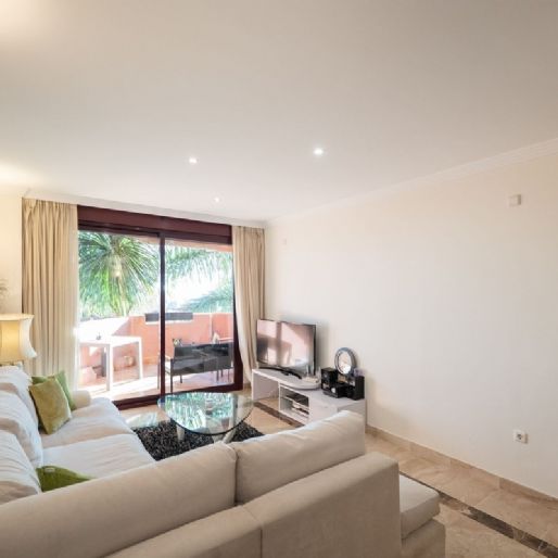 2 Bedroom Apartment For Rent in New Golden Mile, Málaga - Photo 1