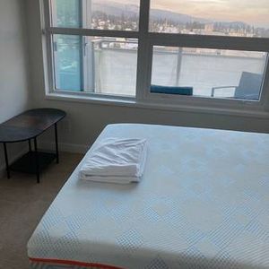 Best North Vancouver Building, View, Same Rent Furnished / Unfurnished - Photo 2