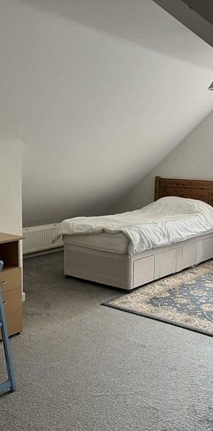 1 bedroom in a house share to rent - Photo 1