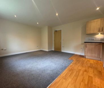 2 bedroom coach house to rent - Photo 3