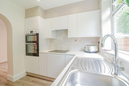 3 bedroom semi-detached house to rent - Photo 4