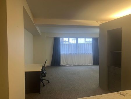 SPACIOUS, MODERN STUDIO IN THE HEART OF THE CITY - Photo 2