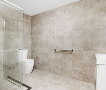 Near new, 2 bedroom apartment available - Photo 6