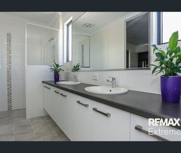 MODERN HOME WITH ALL THE EXTRAS! - Photo 6