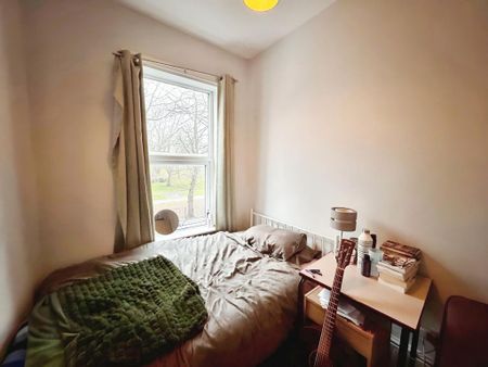 4 bedroom terraced house to rent - Photo 3