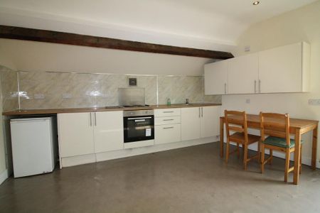 1 bedroom in a flat share to rent - Photo 5