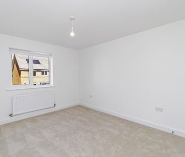 4 bedroom semi-detached house to rent - Photo 5