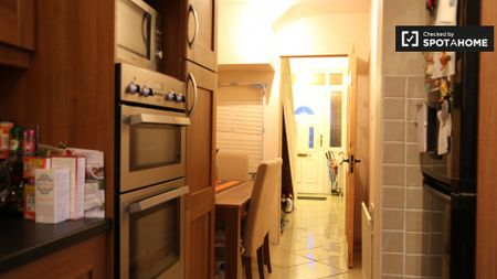 Cozy room in 2-bedroom houseshare in Crumlin, Dublin - Photo 4