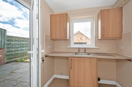 3 bedroom semi-detached house to rent - Photo 4