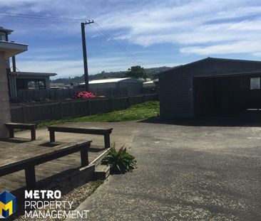 Wonderfully Spacious Family Home - Photo 2