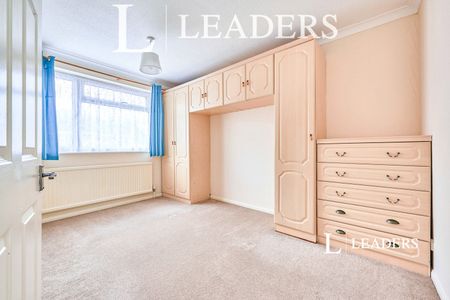 3 bedroom house to rent Dalton Gardens, Bishop's Stortford, Hertfordshire, CM23 - Photo 4