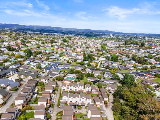 3 bedroom town house in Te Atatu - Photo 1