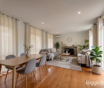 Quality Family Home in Sought-After Mount Waverley - Photo 2