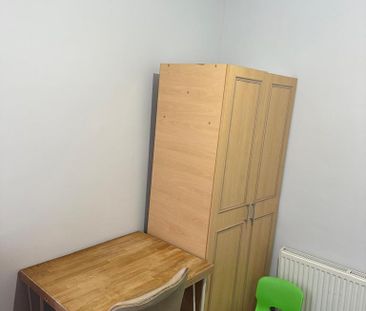 House share to rent - Photo 3