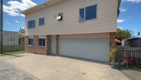 4 Bedroom Townhouse - Great Location - Photo 4