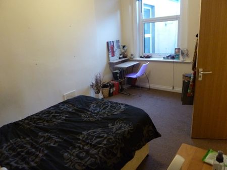 10 Lipson Road, Flat 2 - Photo 2