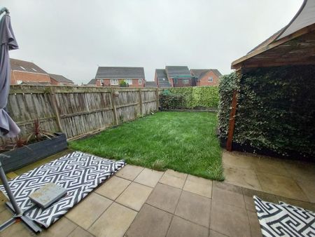 3 bedroom semi-detached house to rent - Photo 2