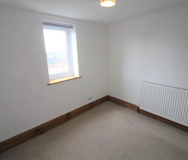 4 bedroom terraced house to rent - Photo 4