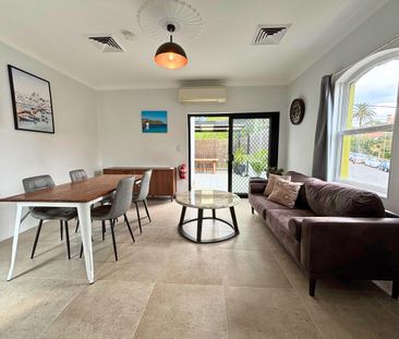 Spacious & Convenient Fully Furnished Apartment - All Bills Included - Photo 2