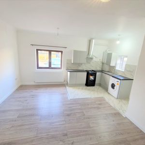 1 Bed Flat, Littlemoor Road, IG1 - Photo 2