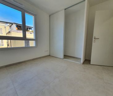 Location Appartement 3 pièces 66m² MARSEILLE 14ème - Photo 3