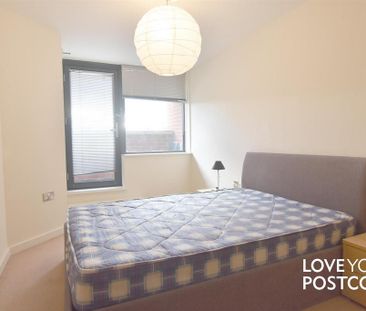 2 bedroom flat to rent - Photo 3