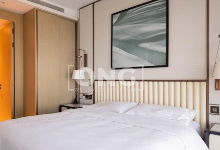 Vacant Jan 22 2026 | Furnished | Creek Tower Views - Photo 5