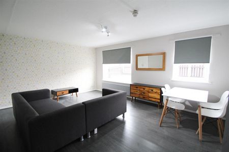 3 bedroom apartment to rent - Photo 2