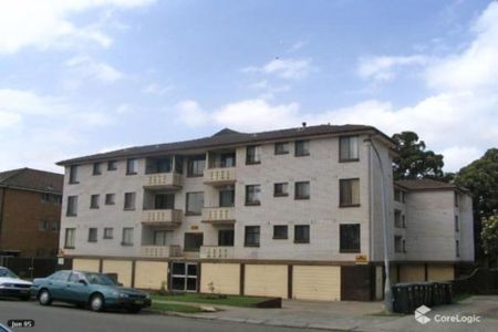 Immaculate 1st Floor Apartment Close to All Amenities - Photo 3