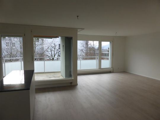 Grosszügige 4.5 Zimmerwohnung im 2.OG - Photo 1
