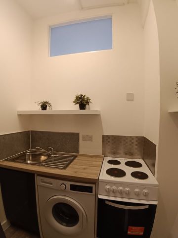 1 Bed Flat, Thornton Heath, CR7 - Photo 4