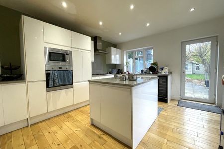 Ridgehurst Avenue - Photo 4