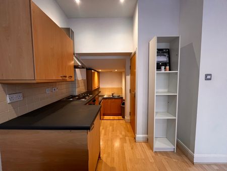 1 Bed Flat, Eastgate, LS2 - Photo 2