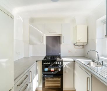 2 bedroom semi-detached house to rent - Photo 6