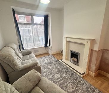 De La Pole Avenue - Photo 1