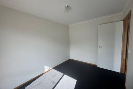 Modern Living - 3 Bedroom - 1 Bathroom - Photo 4