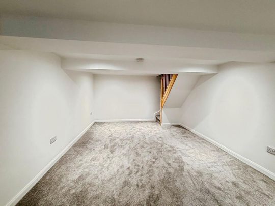 5 bedroom end of terrace house to rent - Photo 1