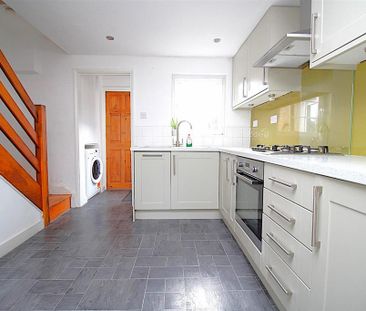 2 bedroom terraced house to rent - Photo 4
