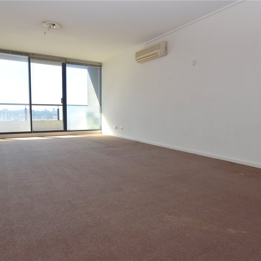 165/99 Whiteman Street - Photo 1
