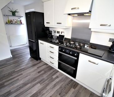 3 bedroom detached house to rent - Photo 4