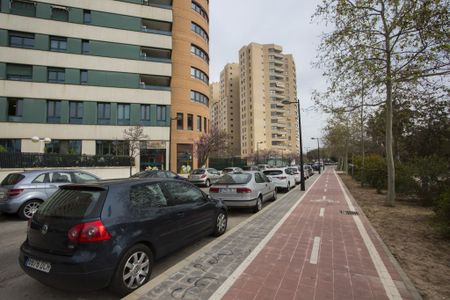 Passeig de lAlbereda, Valencia, Valencian Community 46023 - Photo 5