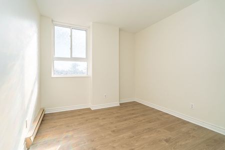 For Lease - 2000 Jasmine Crescent Unit# 415, Beacon Hill North - South and Area, Ontario - Photo 5